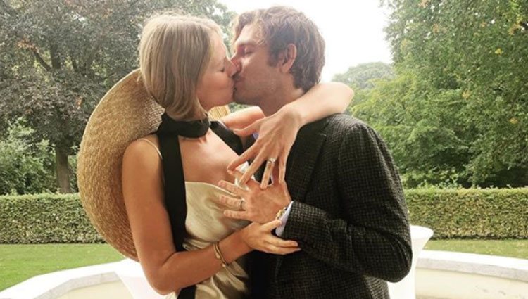 Toni Garrn besándose con su marido/ Foto: Instagram
