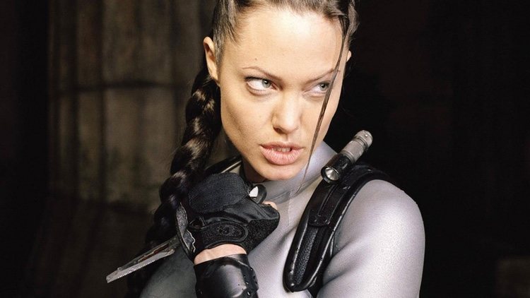 Angelina Jolie en un fotograma de la película 'Tomb Rider'
