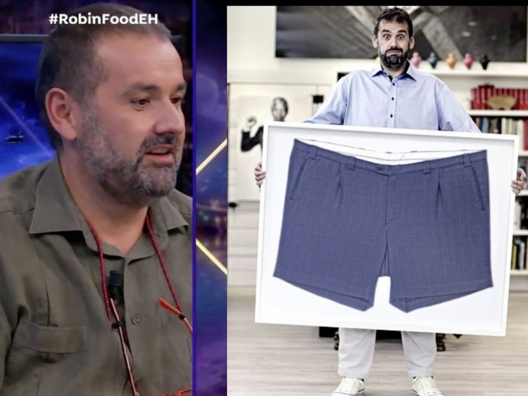 Robin Food viendo el pantalón con el que se casó/ Fpto: Antena 3