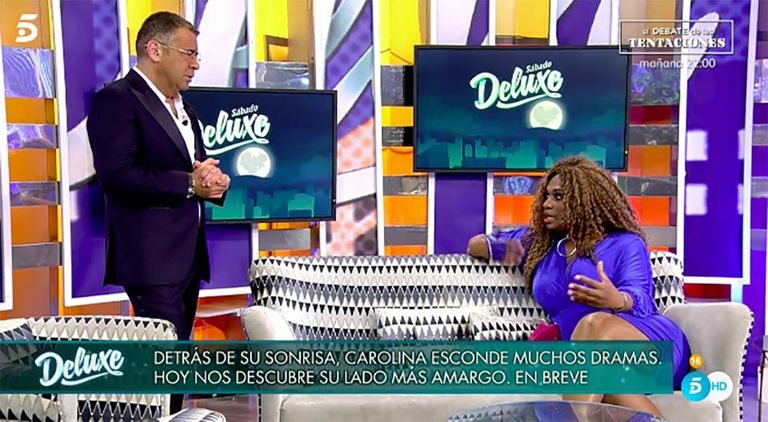 Carolina Sobe hablando con Jorge Javier en 'Sábado deluxe'/ Foto: telecinco.es