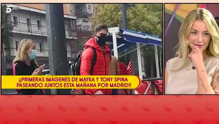 Mayka viendo sus imágenes con Tony Spina / Telecinco.es