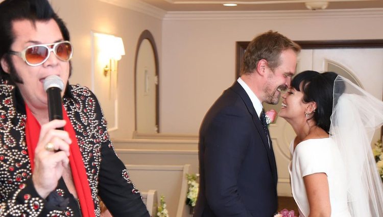 Lily Allen y David Harbour se casaron en una boda oficiada por Elvis Preisley | Foto: Instagram
