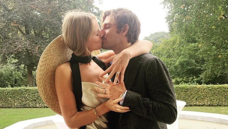 Toni Garrn se casó con un atípico look de novia | Foto: Instagram
