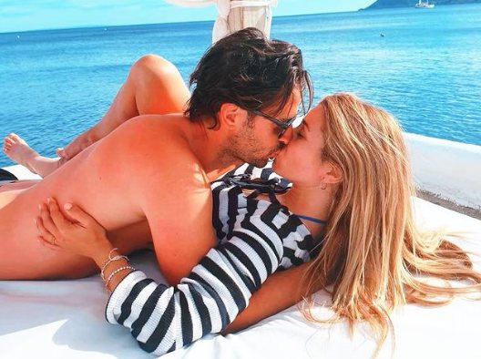 Natalia Rodríguez besándose con Álex Pérez/ Foto: Instagram
