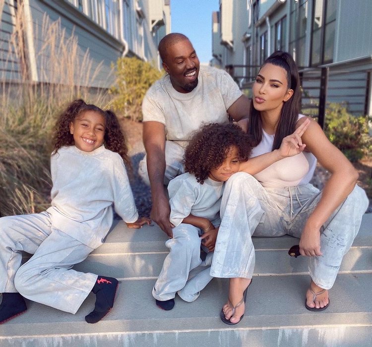 Kim Kardashian quiere tener la custodia completa de los cuatro hijos | Foto: Instagram