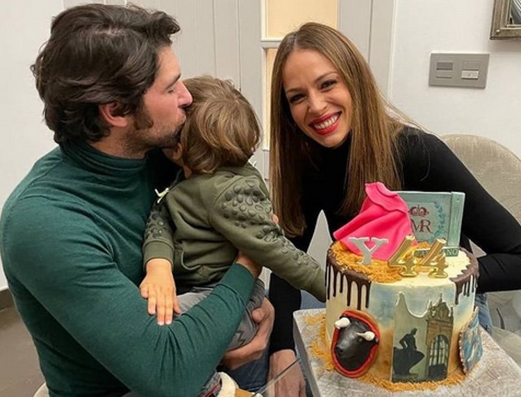 Cayetano Rivera celebrando su cumpleaños con Eva González y su hijo / Instagram