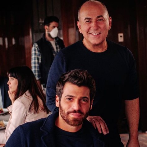 Can Yaman con el director Ferzan Özpetek/ Foto: Instagram