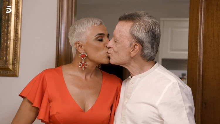 José Ortega Cano y Ana María Aldón besándose / Telecinco.es