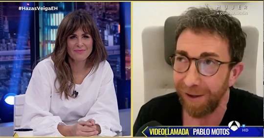 Pablo Motos hablando con Nuria Roca en 'El Hormiguero'/ Foto: Antena 3