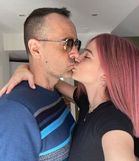 Laura Escanes y Risto Mejide besándose/ Foto: Instagram