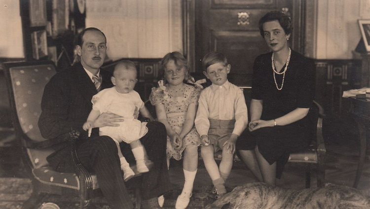 El Príncipe Bertoldo y la Princesa Teodora con sus hijos | Pinterest
