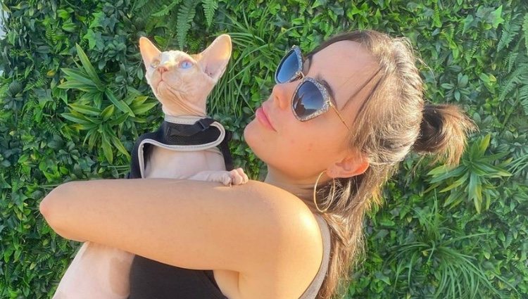 Ivana, la hermana de Georgina Rodríguez, con el gato/ Foto: Instagram