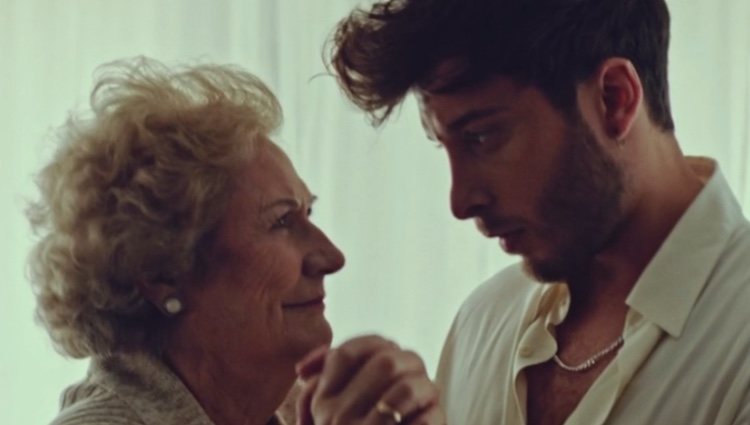 Blas Cantó con Mari Luz en el videoclip | Foto: RTVE.ES