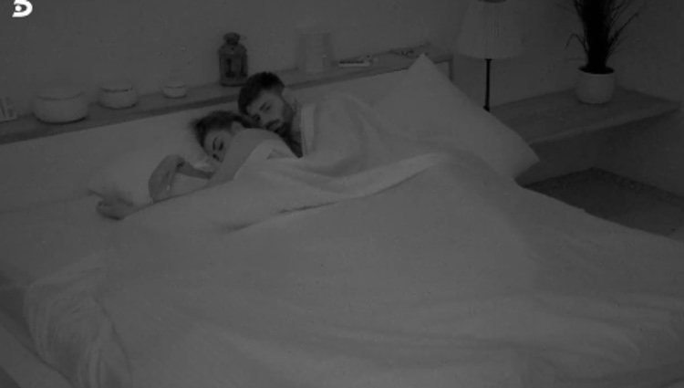 Marina con Isaac en la cama / Telecinco.es