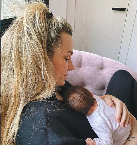 Edurne con su hija en brazos/ Foto: Instagram