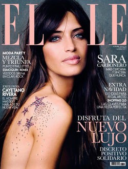 Sara Carbonero toma el relevo a Irina Shayk y se cubre de cristales de Swarovski para la portada de Elle