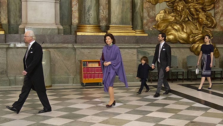 Los Reyes, Carlos Felipe de Suecia, el Príncipe Alejandro y Lina Hellqvist en el Te Deum