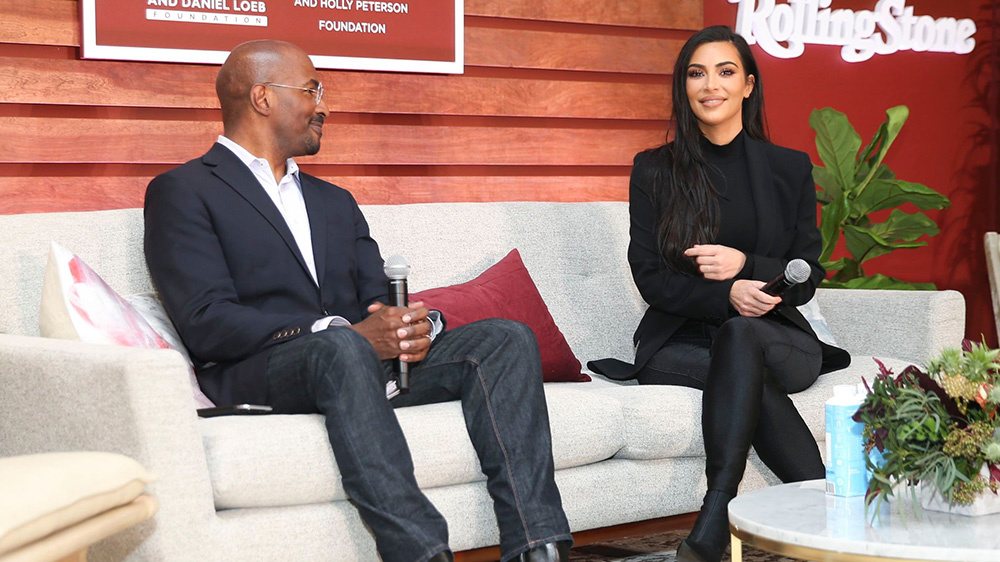 Kim Kardashian con Von Jones en un evento