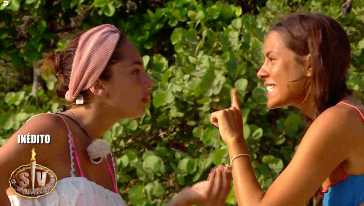 Melyssa y Sandra peleando antes de la vuelta a España de la segunda | Foto: Telecinco