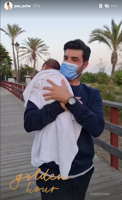 Miguel Torres con su hijo en brazos/ Foto: Instagram