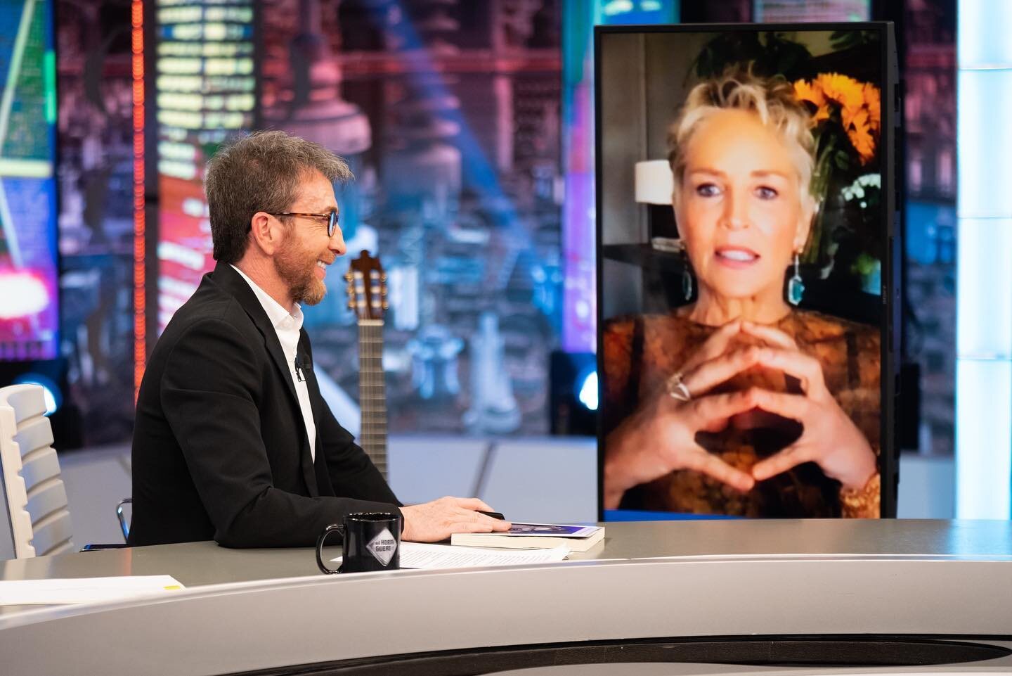 Sharon Stone hablando con Pablo Motos a través de una videollamada/ Foto: Antena 3