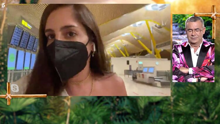 Anabel Pantoja en videollamada con el programa desde el aeropuerto Antonio Suárez Madrid Barajas | Foto: Telecinco