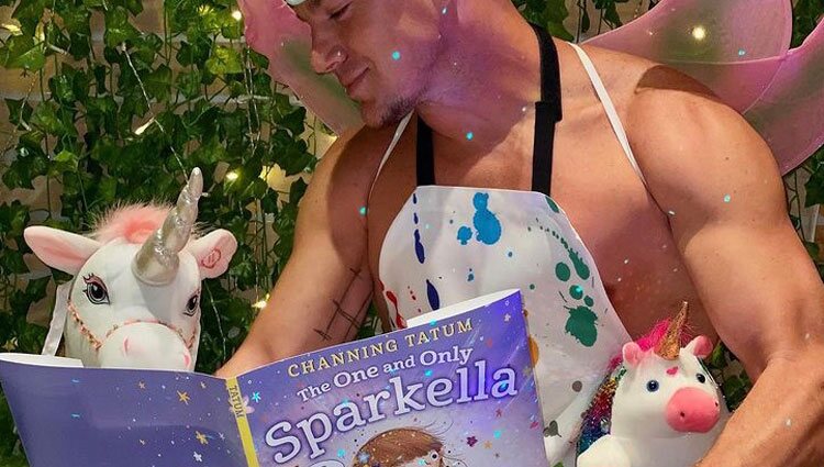 Channing Tatum y su hija leyendo su nuevo libro | Foto: Instagram