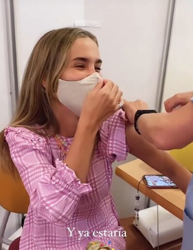María Pombo, emocionada tras ser vacunada/ Foto: Instagram