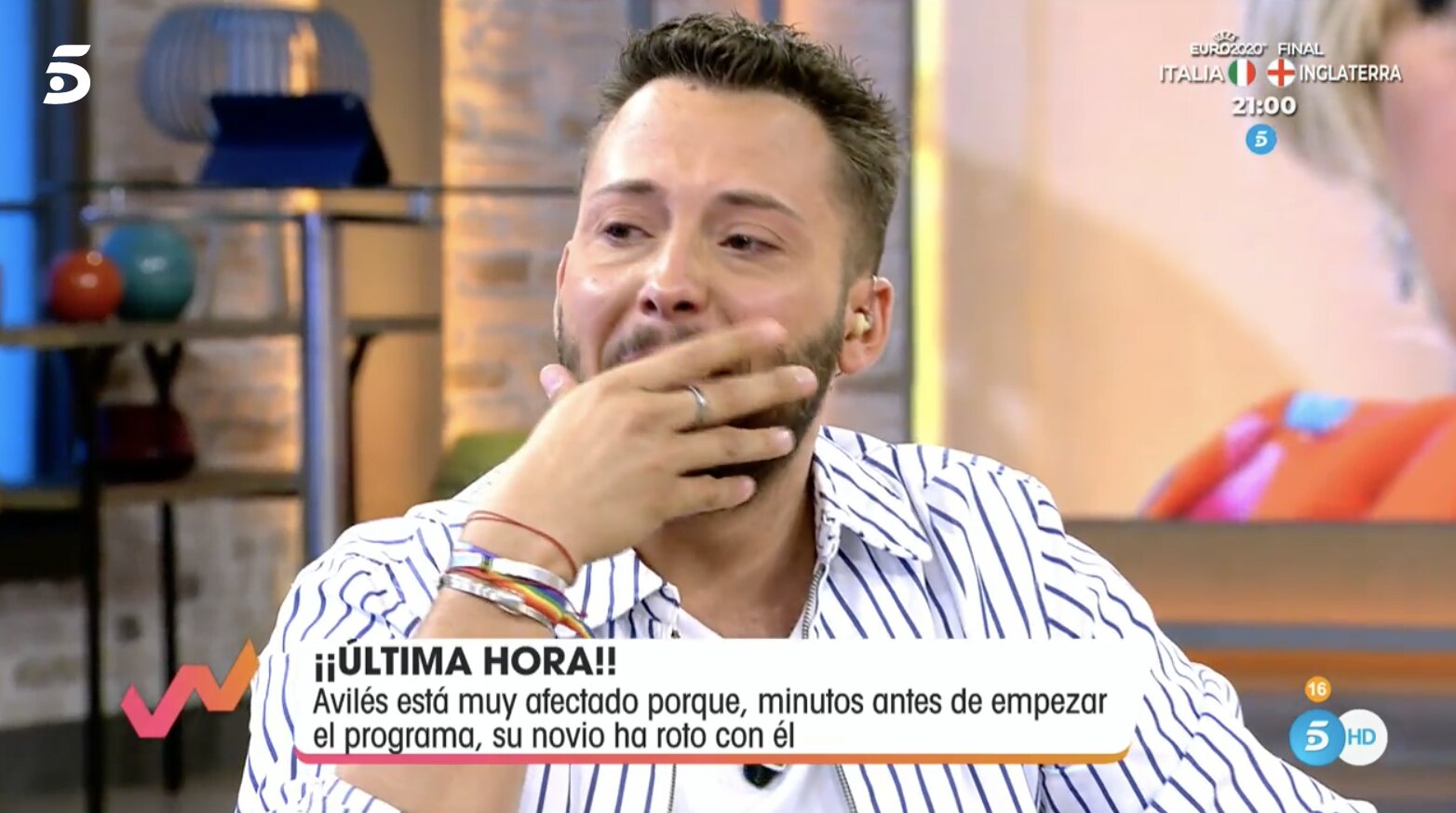 José Antonio Avilés no puede contener las lágrimas al contar que ha roto con su novio | Foto: Telecinco.es