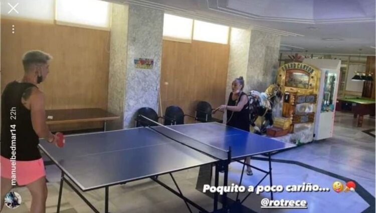 Rocío Flores y Manuel Bedmar jugando al ping pong | Foto: Instagram