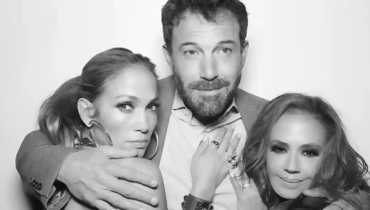 Ben Affleck y Jennifer Lopez junto a su amiga | Instagram