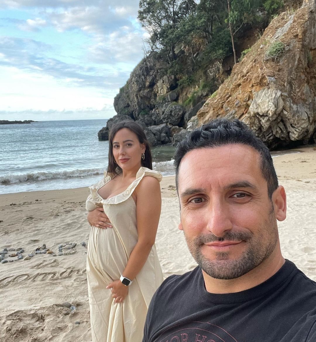 Ivana Rodríguez y Carlos García anunciando que serán padres/ Foto: Instagram