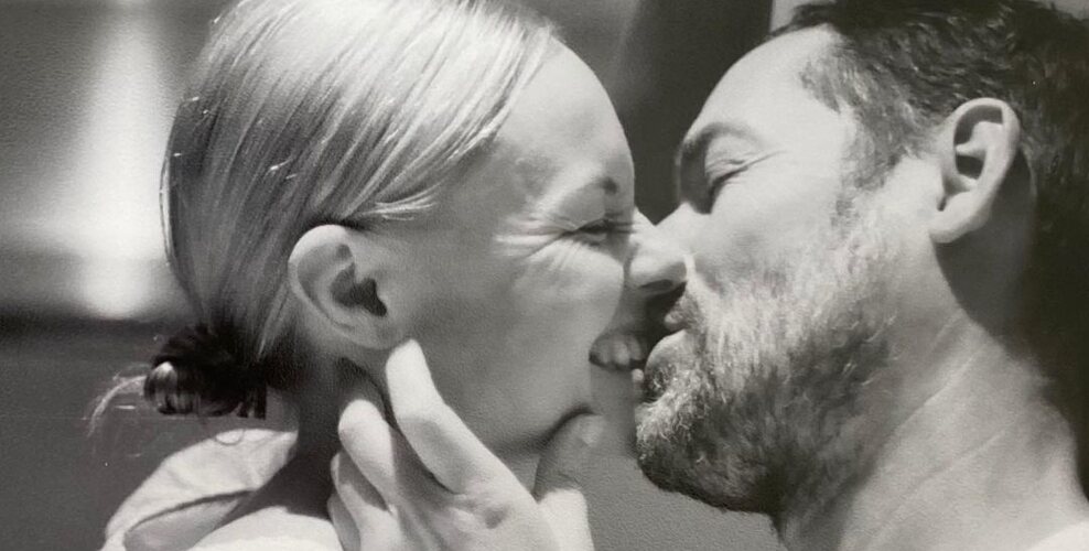Kate Bosworth y el director de cine Michael Polish besándose | Foto: Instagram