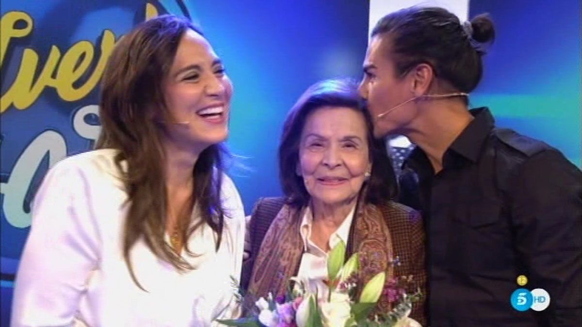 Beatriz Arrastia junto a sus nietos en su única aparición en televisión | Foto: Telecinco.es