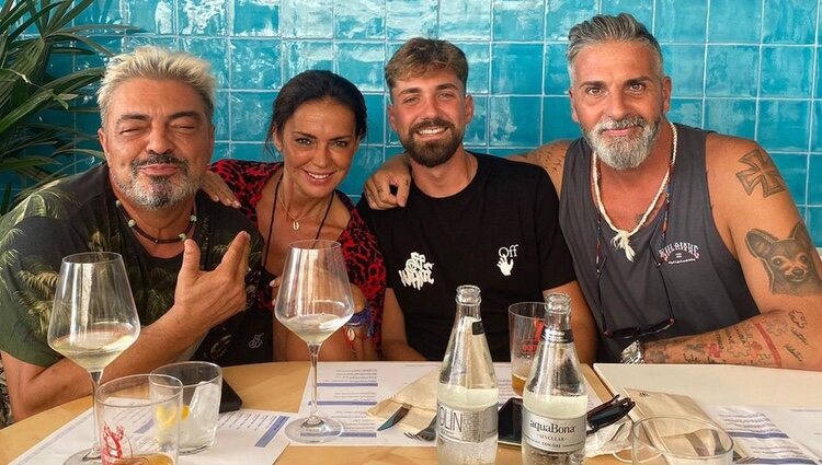 Canales, Olga Moreno, Albalá y Carlos Alba de vacaciones | Instagram