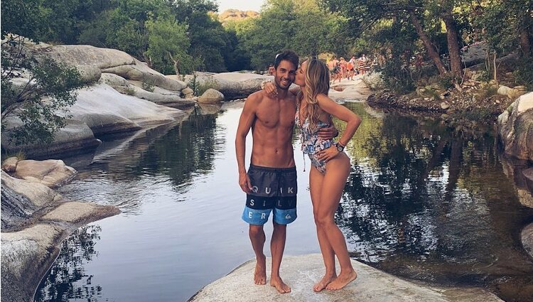 Alba Carrillo y su novio Santi Burgoa | Foto: Instagram