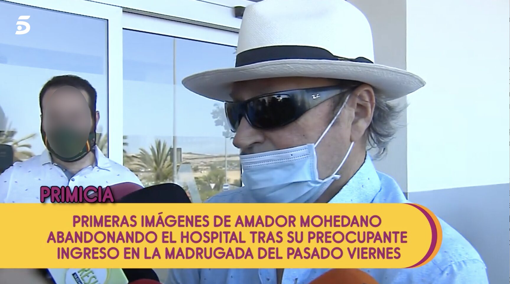 Amador Mohedano salía del hospital por su propio pie tras recibir el alta | Foto: Telecinco.es