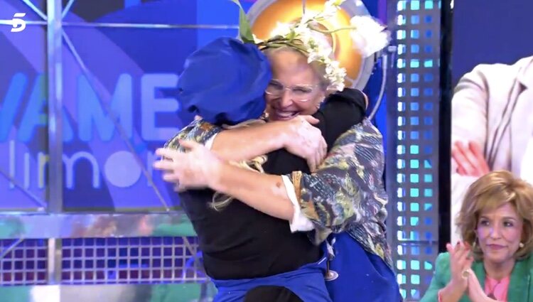 Cristina y Lucía se abrazan tras ganar | Foto: telecinco.es