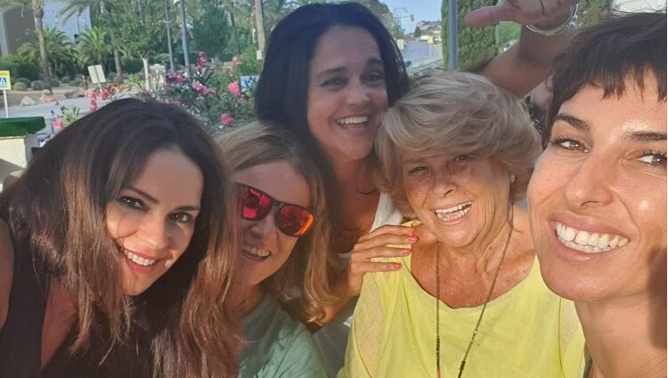 Olga Moreno junto a sus hermanas y su familia | Foto: Instagram