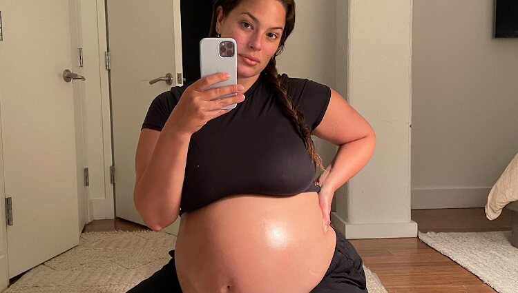 Ashley Graham presumiendo de embarazo | Foto: Instagram