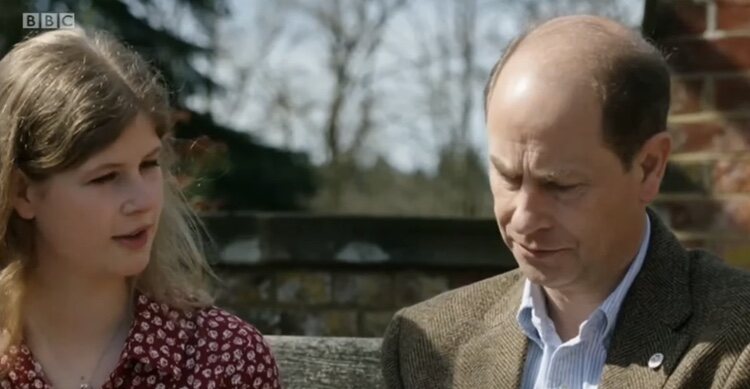El Príncipe Eduardo y su hija Lady Louise en 'Prince Philip: The Royal Family Remembers'