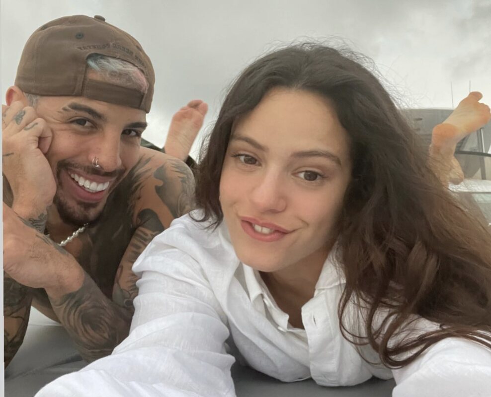 Rauw Alejandro y Rosalía hicieron oficial su relación el día del 28 cumpleaños de la cantante | Foto: Instagram