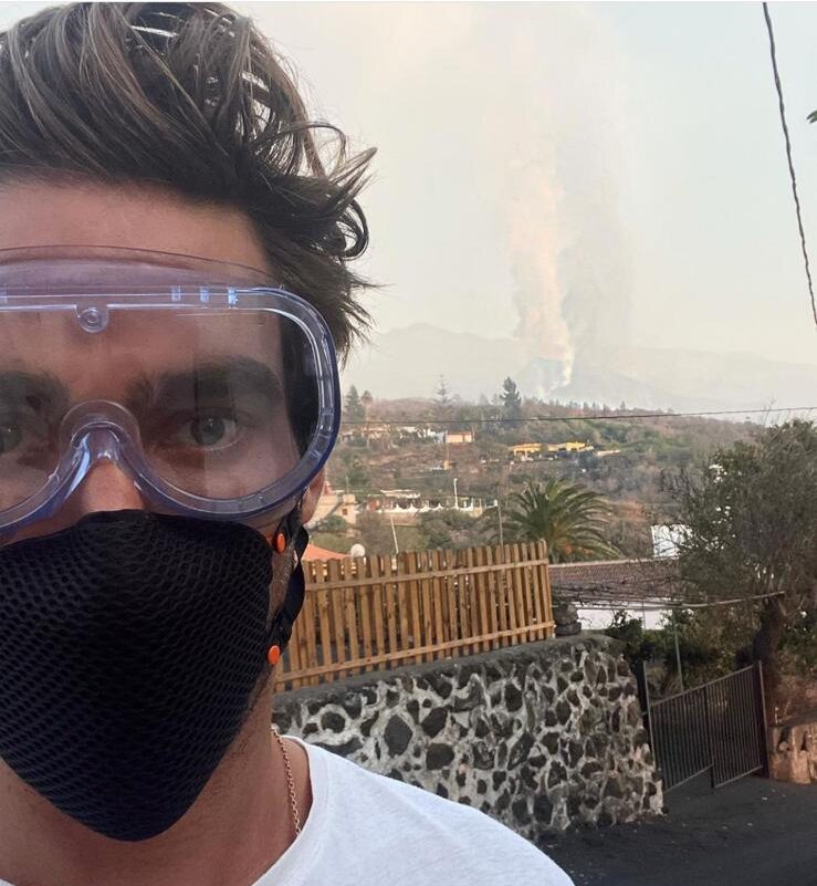 Jon Kortajarena con el volcán de La Palma de fondo/ Foto: Instagram