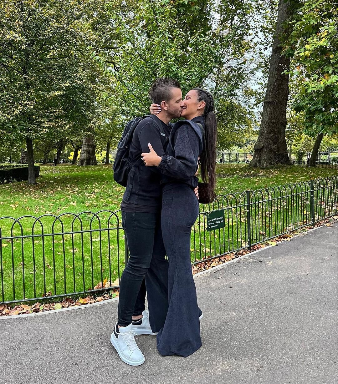 Cristina Pedroche y David Muñoz besándose en Londres/ Foto: Instagram