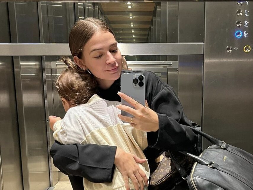 Laura Escanes con su hija Roma/ Foto: Instagram