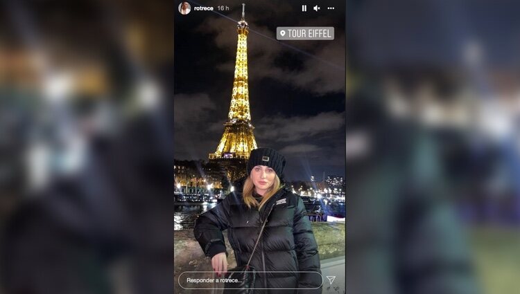 Rocío Flores posando delante de la Torre Eiffel / Instagram