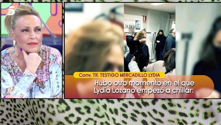 Lydia Lozano viendo lo del mercadillo | Foto: telecinco.es
