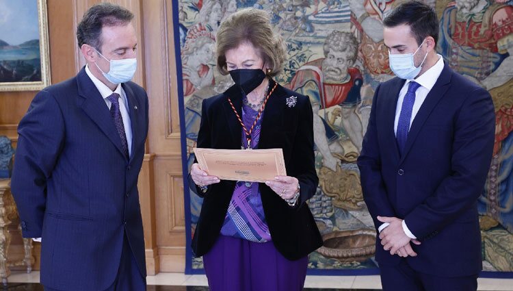 La Reina Sofía al recibir la Medalla de Oro de la Asociación Dignidad y Justicia