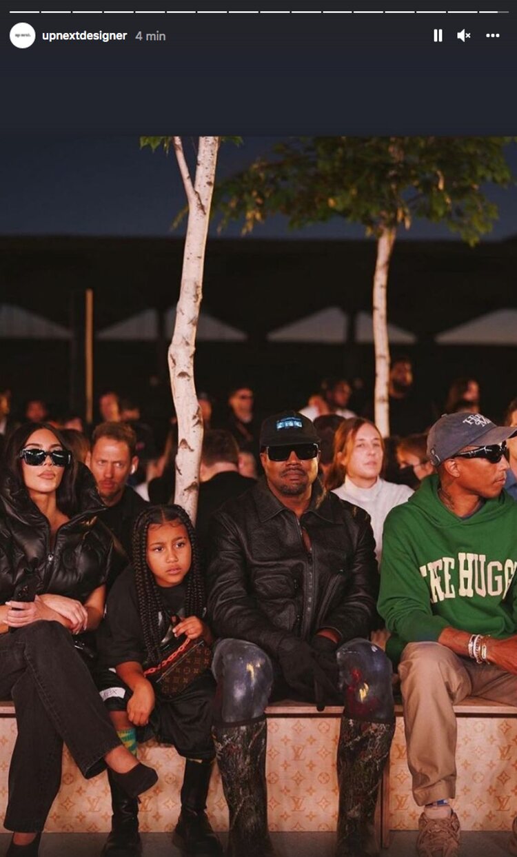 Kim y Kanye, junto a North West, en el desfile de Louis Vuitton | Foto: Instagram