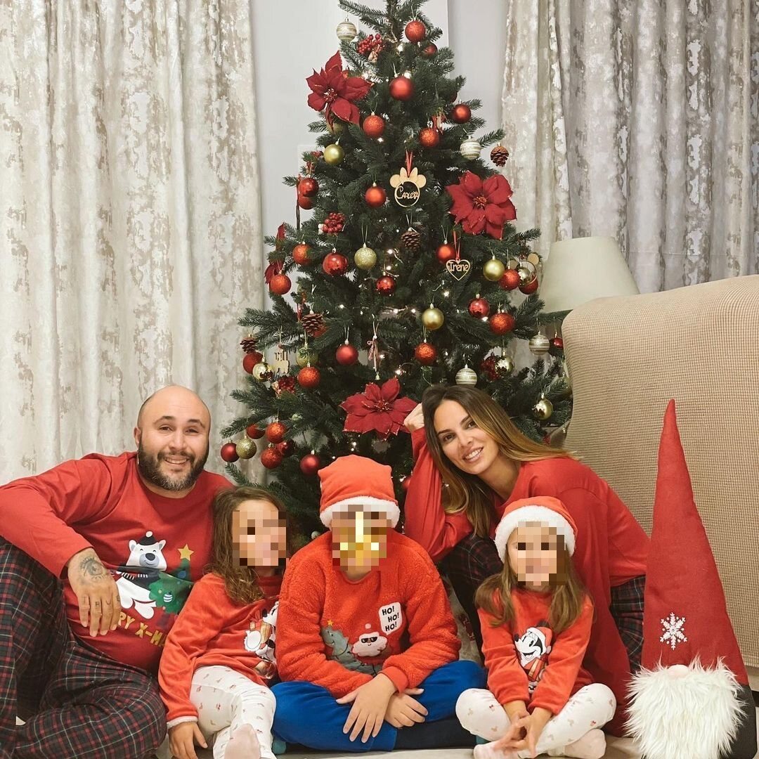 El posado navideño de Kiko Rivera con su familia / Instagram